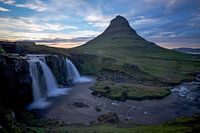 Zonsondergang bij Kirkjufell waterval, Snaefellsnes, IJsland