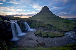 Sunset at Kirkjufell waterfall, Snaefellsnes, Iceland von Pep Dekker