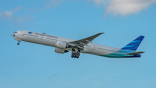 Avion de ligne Boeing 777-300ER de Garuda, doté d'un nez spécial.