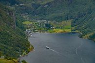 Blick auf Geiranger von Menno Schaefer Miniaturansicht