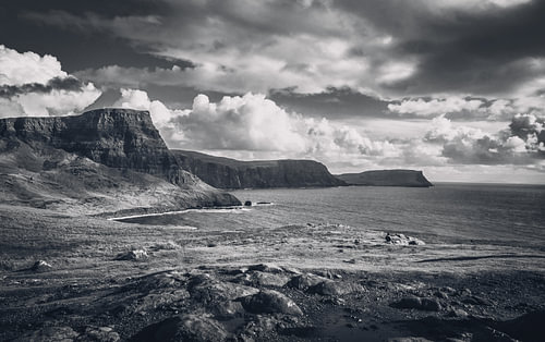 Neist Point op het Isle of Skye in Groot-Brittannië. Panorama klif. Schotland Hooglanden!