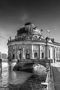 BERLIN Monbijoubrücke & Bode Museum | Monochrom von Melanie Viola