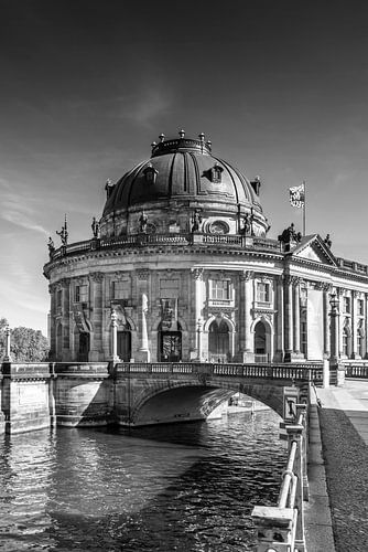 BERLIN Monbijoubrücke & Bode Museum | Monochrom von Melanie Viola