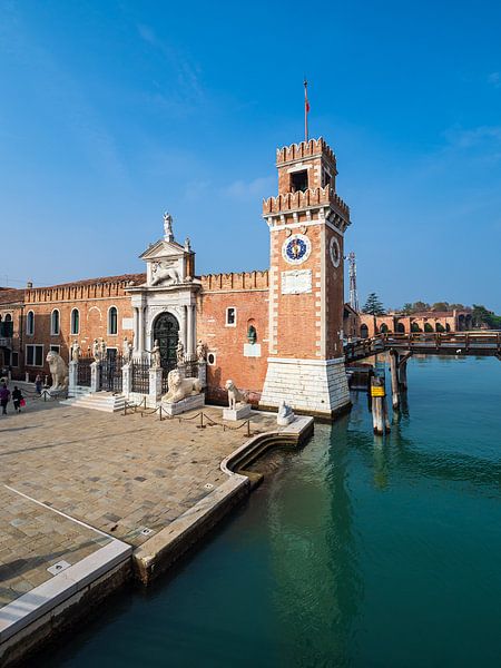 Historische gebouwen in de oude stad van Venetië in Italië van Rico Ködder