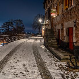Elsloo in de avond in de winter met sneeuw van Maurice Meerten