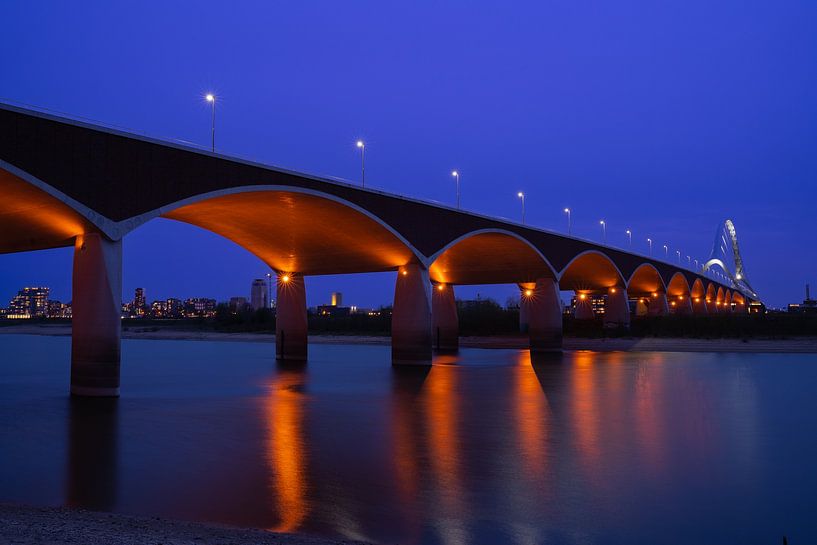 The Crossing by night by Tom Vogels