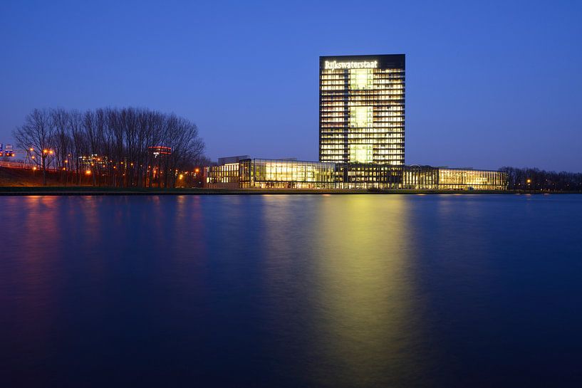 Bureau du Rijkswaterstaat de Westraven sur le canal Amsterdam-Rhin par Donker Utrecht