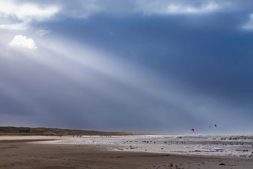 Sunbeams over the beach Noordwijk by Yanuschka | Fotografie Noordwijk
