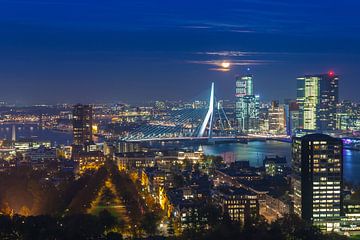 Full moon over Rotterdam by Ilya Korzelius