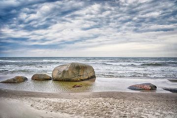 Stenen op het strand van Claudia Moeckel