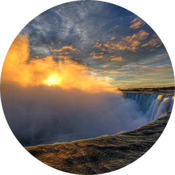 Sunrise @ Niagara Falls van Rene Ladenius Digital Art