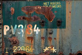 Non smokers, non fumeers by Peter Nijsen