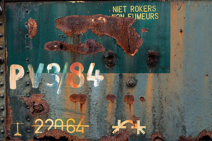 Non smokers, non fumeers by Peter Nijsen