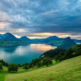 Sonnenuntergang am Vierwaldstättersee von Eelke Brandsma