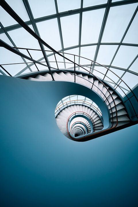 Blue Spiral van <span class="secondary-font">Martijn Kort</span>