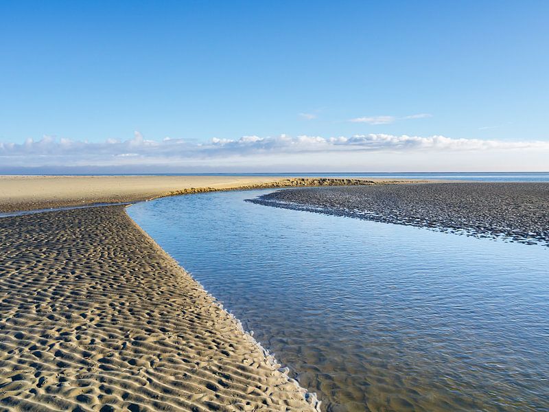 Slenk in de drooggevallen  Waddenzee van Jan Huneman