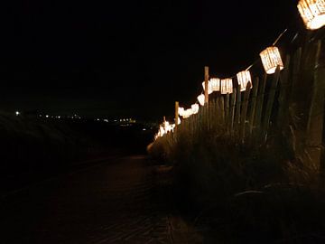 Lantaarns in Zandvoort het pad naar beneden van Kelly Schrijver