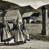 Schwarzwaldkinder auf dem Schulweg von Ingo Laue