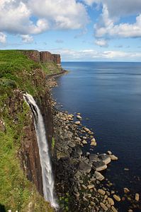 Waterfall near Kilt Rock van Jeroen van Deel