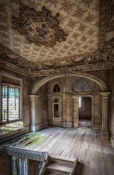 Dream hall Decay