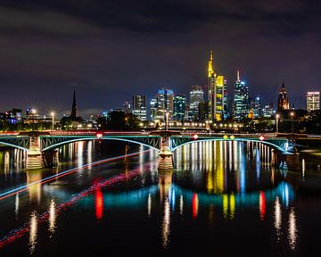 Frankfurt am Main by night van Goos den Biesen