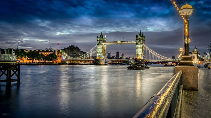 Londen - Tower Bridge - Thames van Rene Siebring