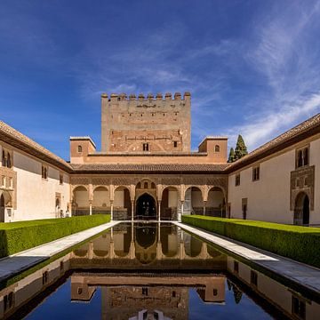 Alhambra de Granada, Patio de los Arrayanes. by Hennnie Keeris