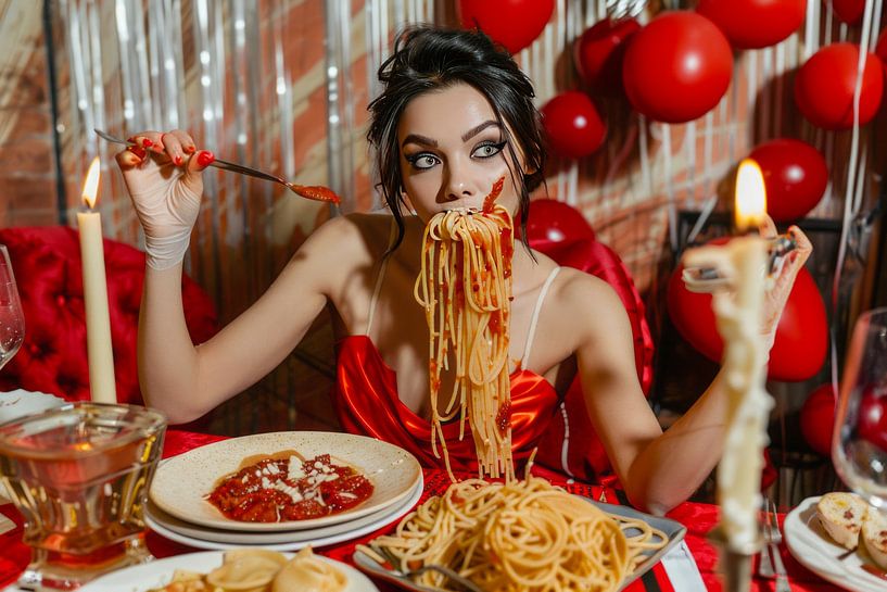Dame isst Spaghetti von Egon Zitter