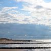 Plage avec brise-lames près de Zoutelande, en Zélande sur Rini Kools