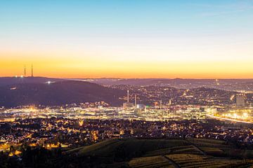 Untertürkheim und Bad Cannstatt in Stuttgart bei Nacht von Werner Dieterich