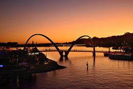 Perfekter Blick auf die Elizabeth-Quay-Brücke