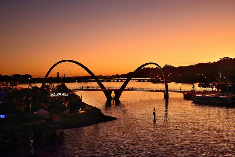 Perfect view of the Elizabeth Quay Bridge by Frank's Awesome Travels