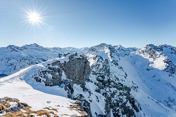 Winteruitzicht op de Allgäuer Alpen in het Rappenalpendal van Leo Schindzielorz