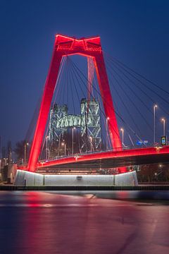 Rotterdam Willemsbrug bij nacht van Rene Bosselaar