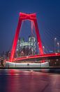 Rotterdam Willemsbrug bij nacht van Rene Bosselaar thumbnail