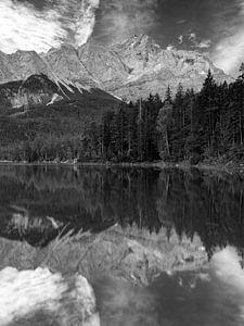 Spiegelung der Zugspitze am Eibsee