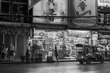 Straat in Bangkok in zwart-wit van Bart van Lier