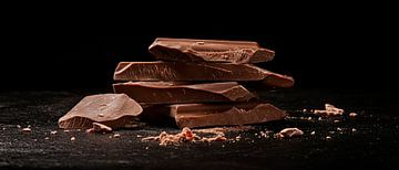 Bruine chocolade op een donkere achtergrond van Poster Art Shop