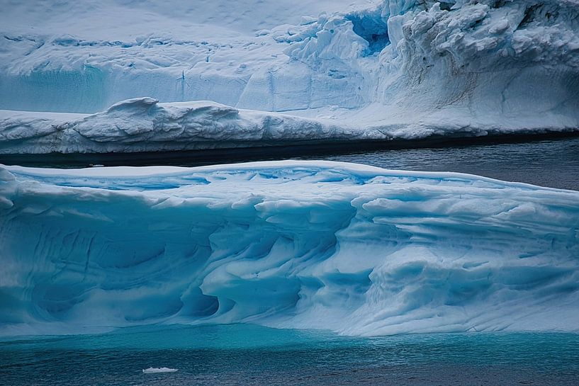 Incredible blue details by Frank's Awesome Travels