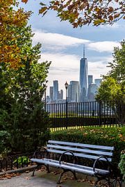 Stedelijk toevluchtsoord met skyline van NYC van Melanie Viola
