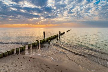 Buhnen an der Küste der Ostsee bei Graal Müritz von Rico Ködder