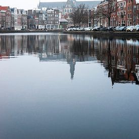 Spaarne Haarlem met zicht op de Grote Bavo van willemien kamps