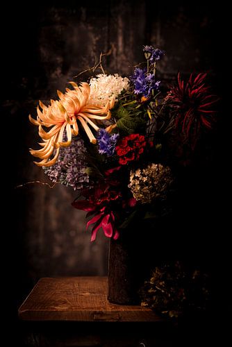 Stilleven met bloemen in de stijl van oude meesters