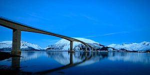 Gimsøystraumen-Brücke auf den Lofoten bei Sonnenuntergang