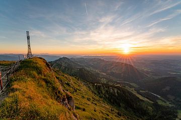 Sonnenuntergang am Hochgrat Richtung Bodensee von Leo Schindzielorz