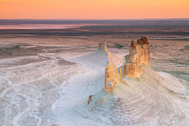 Bozzhyra, Kasachstan – eine außerirdisch anmutende Landschaft auf dem Ustyurt-Plateau