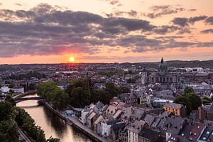 Sonnenuntergang mit Blick auf die Stadt Namur von der Zitadelle aus | Stadtfotografie