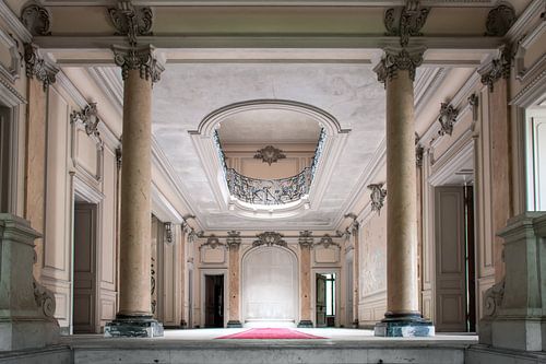 Urbex - French chateau entrance