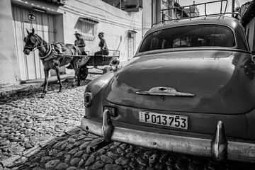 Oldtimer klassieke auto in centrum van Havana Cuba. One2expose Wout Kok Photography.  van Wout Kok