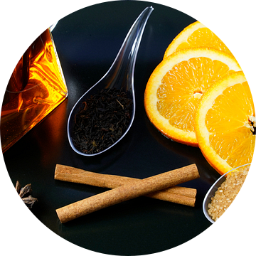 Zwarte thee met kaneel, anijs en sinaasappelpartjes van Babetts Bildergalerie
